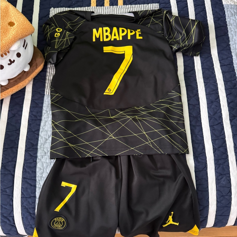 Mbape kids Black and Yellow Soccer Jersey Set Size 8 or 24 Europe